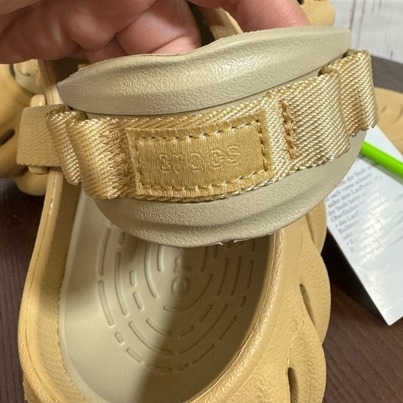 CROCS echo clog size 7 Wheat comfortable Trail Hiking and street wear worthy NWT - Picture 7 of 14
